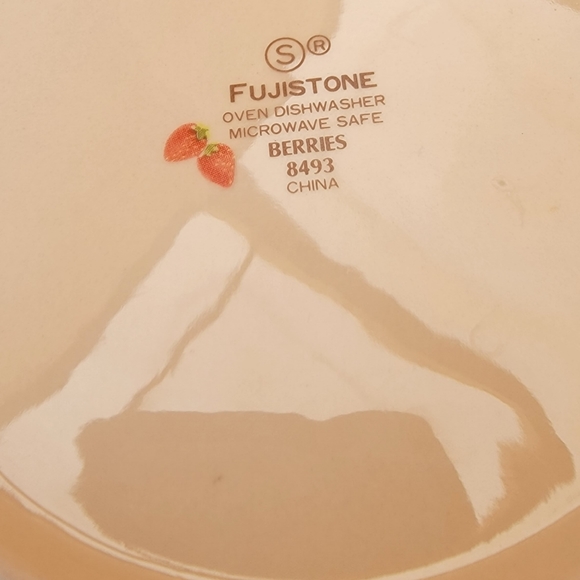 2 Strawberry Ironstone Plates - Picture 3 of 4